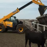 JCB 538-60 AGRI telescopic handler dumping waste into a dump truck.