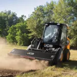 JCB 270W skidsteer loader on grass.