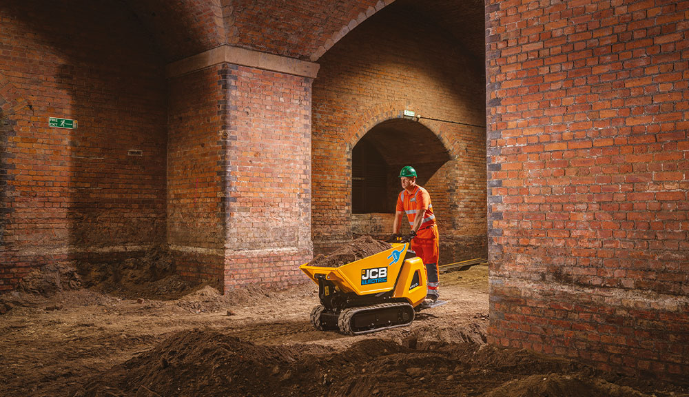 JCB HTD-5E electric dumper driving on dirt.