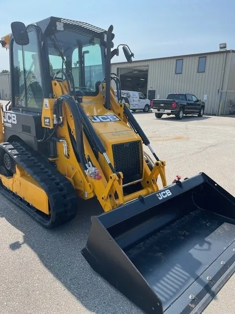 2023 – JCB 1CX